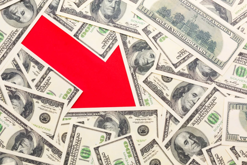 Dollar Weakens Ahead of Big U.S. Economic Data as Shutdown Risk Looms